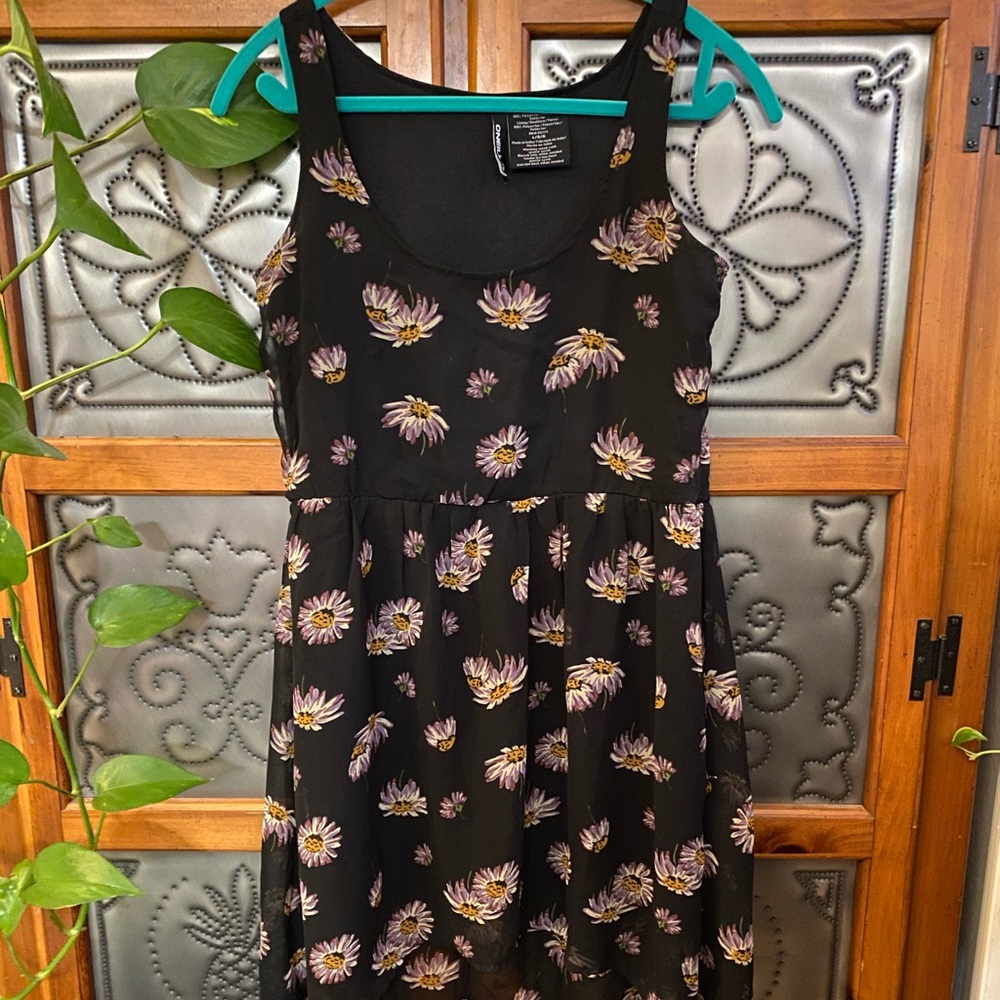 2/$10- O’Neill- Scoop Neck High Low NEEDS REPAIR